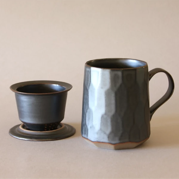 GREY MUG WITH INFUSER